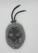 Chainmaille dice bag in stainless steel with skull inlay